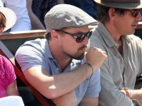 Leonardo+DiCaprio+discreetly+smokes+e+cigarette+oT9KTGizF7bx.jpg